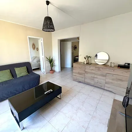 Charmant T2 De 42M Carre Calme Tout Equipe Nimes Exterior photo